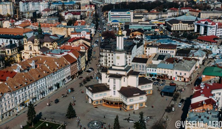 Франківськ під час карантину показали з висоти пташиного польоту (ФОТО)