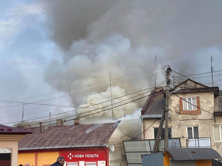 У Городенці загорілося приміщення “Нової пошти” (ФОТО, ВІДЕО, ОНОВЛЕНО)