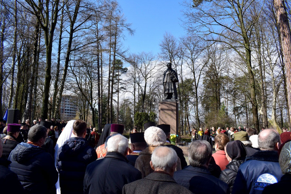В Івано-Франківську ходою та віче вшанували Тараса Шевченка (ФОТО, ВІДЕО)