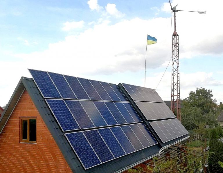Скільки родин на Прикарпатті встановили сонячні панелі на своїх будинках