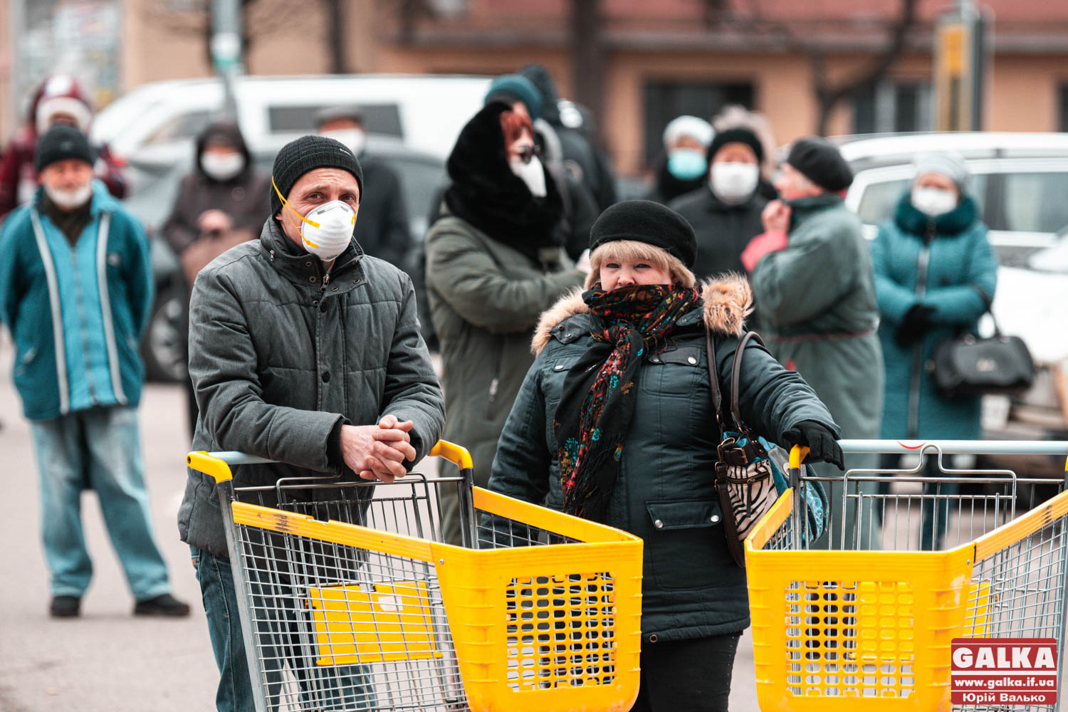Тиждень карантину у Франківську: на вулицях ґаздують голуби, під магазинами черги (ФОТОРЕПОРТАЖ)