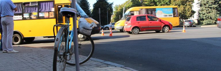 Закриту черепно-мозкову травму і перелом отримала велосипедистка, постраждала в ДТП на Прикарпатті