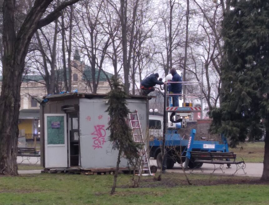 Цілодобовий пункт охорони з’явився на Привокзальній площі (ФОТО)
