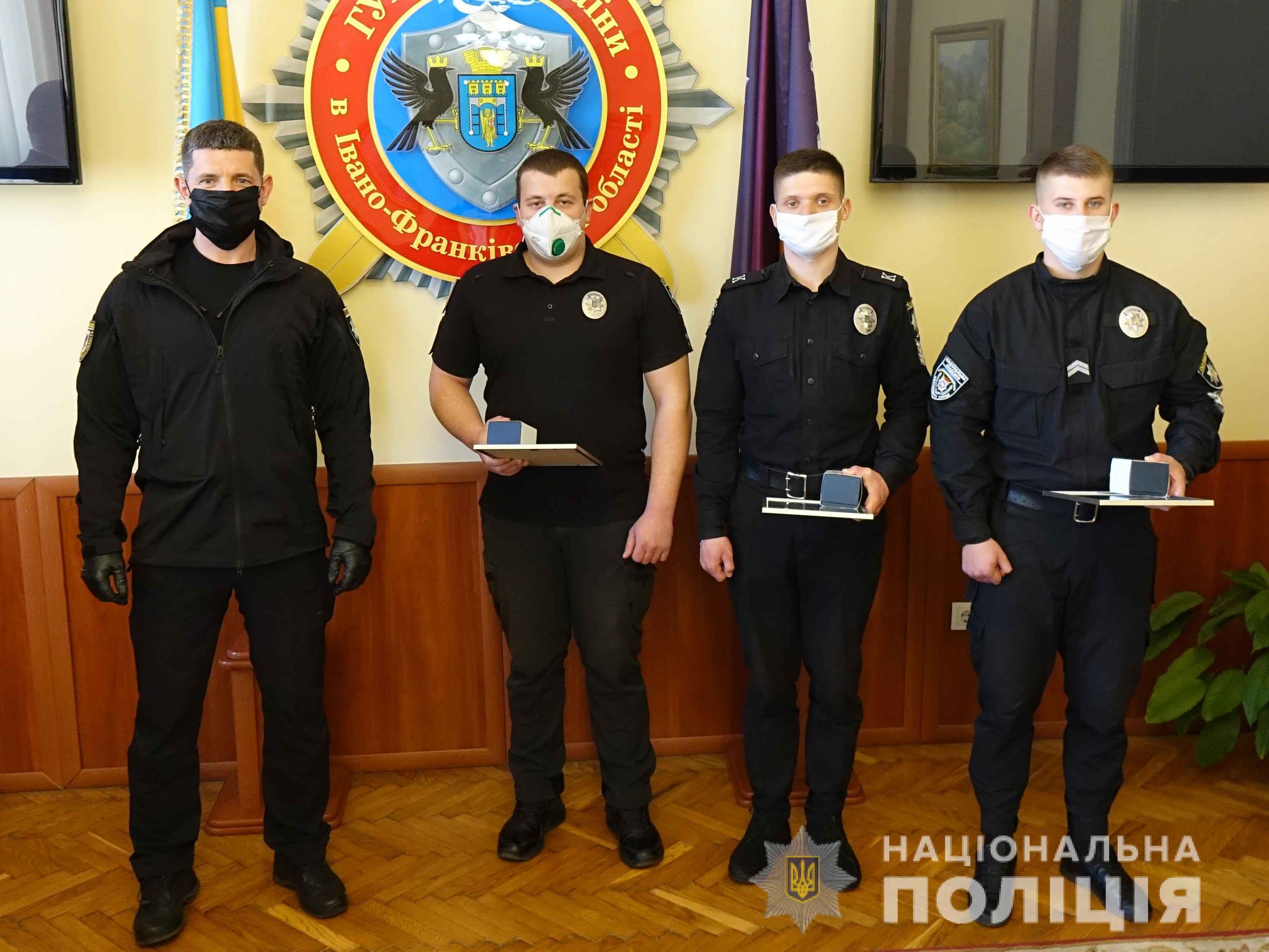 У поліції області відзначили правоохоронця та курсантів за затримання злочинця (ФОТО)