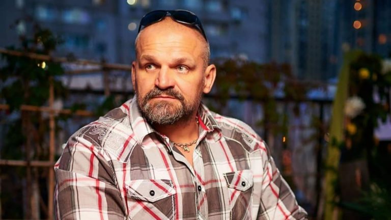 Василь Вірастюк святкує 46-річчя: прикарпатський богатир розповів, як покійна дружина життя йому врятувала (ВІДЕО)