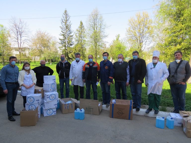 Літри антисептиків і тисячі масок, та рукавичок отримала Косівська центральна райлікарня від газовиків (ФОТО)