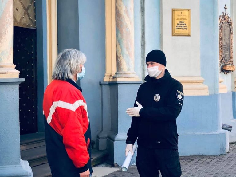 Понад 700 правоохоронців Прикарпаття вийшли на патрулювання біля храмів (ФОТО)