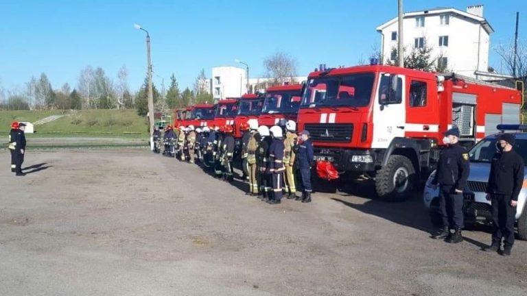 33 рятувальників і 7 одиниць техніки з Прикарпаття відправили на ліквідацію пожеж на Житомирщині (ФОТО)