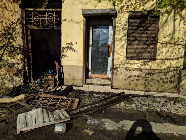 У центрі міста горіла закинута будівля – всередині знайшли два трупи (ФОТО, ВІДЕО)