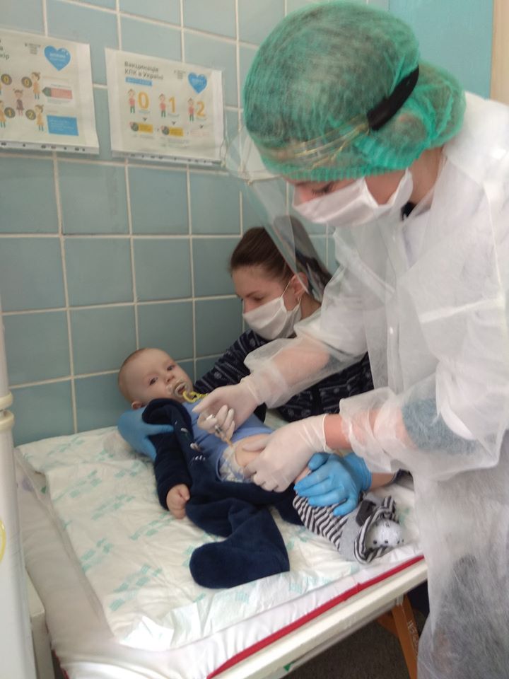 У Франківській поліклініці вакцинуватимуть дітей під час карантину