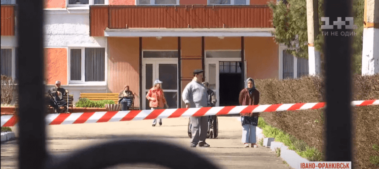 Три тижні на самоізоляції: як живуть франківці в пансіонаті для літніх людей (ВІДЕО)