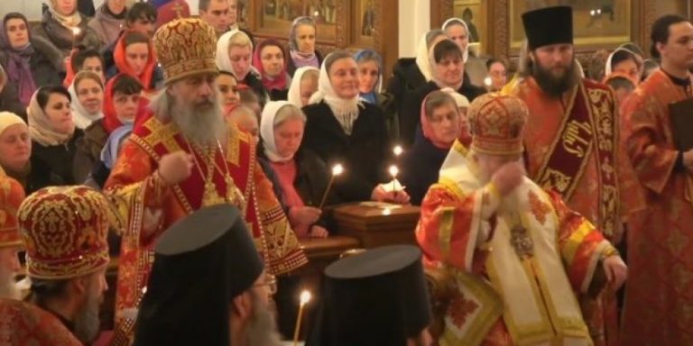 У Почаївській та Святогірській лаврах грубо порушили умови карантину, – поліція