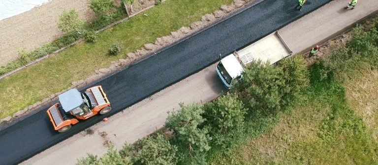 У приєднаному до Івано-Франківської ОТГ селі ремонтують дорогу (ФОТО)