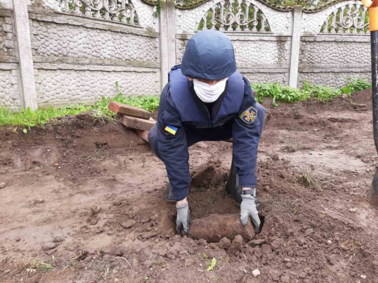 Артснаряд знайшли неподалік Івано-Франківська (ФОТО)