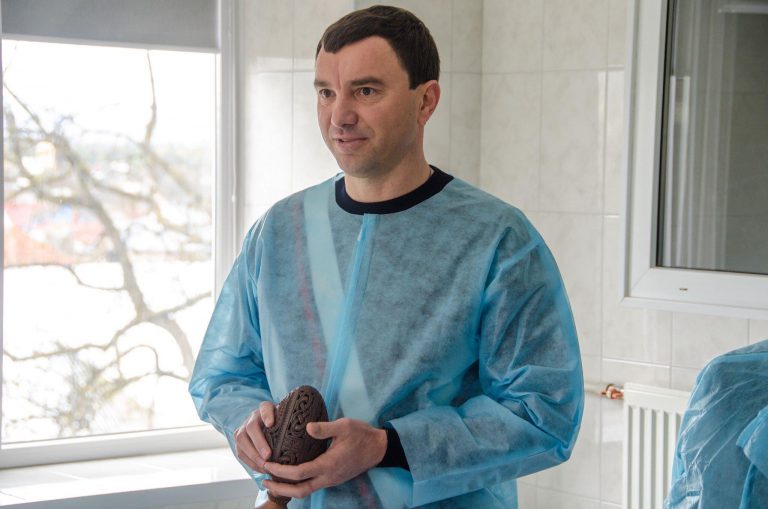 100 000 одиниць індивідуального захисту отримали від Андрія Іванчука та фонду “Покуття” медики Прикарпаття (ВІДЕО)