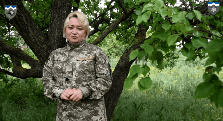 Калушанка з десятої гірсько-штурмової бригади присвятила вірш Героям України (ВІДЕО)