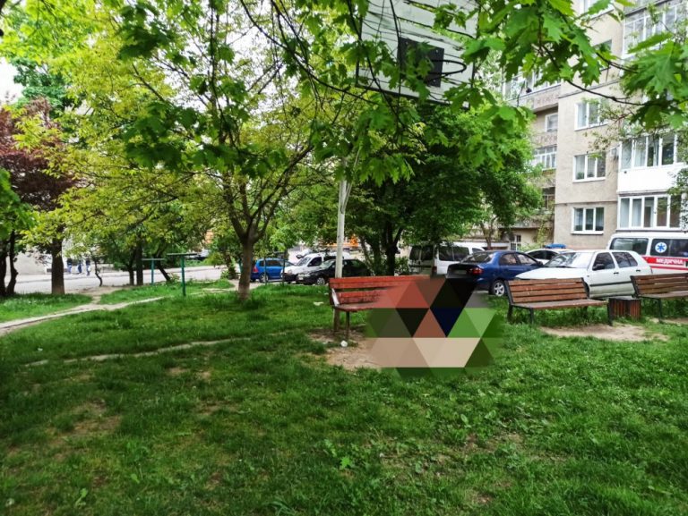 На вулицях Франківська виявили двох людей без ознак життя