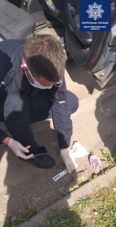 У Франківську водій “під кайфом” пропонував патрульним 500 гривень хабаря (ФОТО)