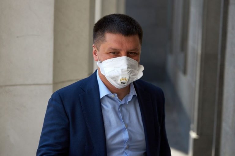 Медиків масово та регулярно тестуватимуть на коронавірус, – Прощук