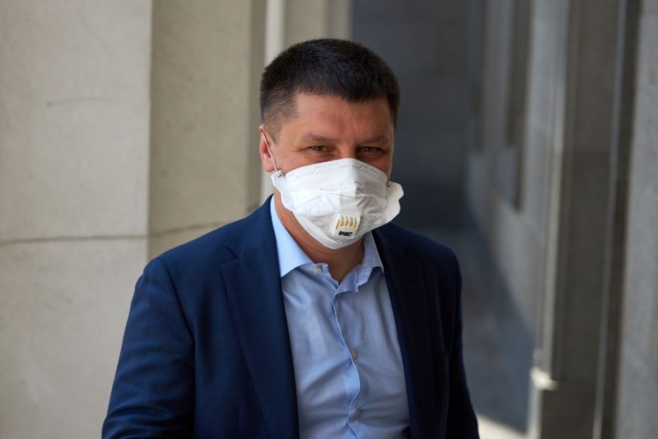 Медиків масово та регулярно тестуватимуть на коронавірус, – Прощук