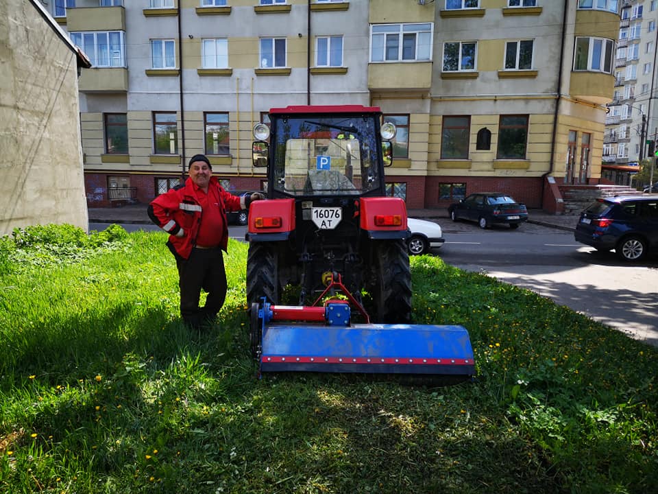 “Теплий дім” тестує новий девайс для підстригання газонів (ФОТО)