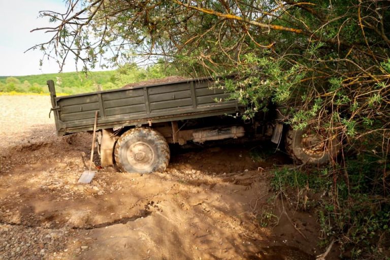 У Галицькому районі “на гарячому” спіймали добувача піщано-гравійної суміші (ФОТО)