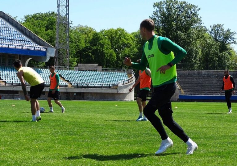 Футболісти “Прикарпаття” показали, як тренуються (ФОТО)
