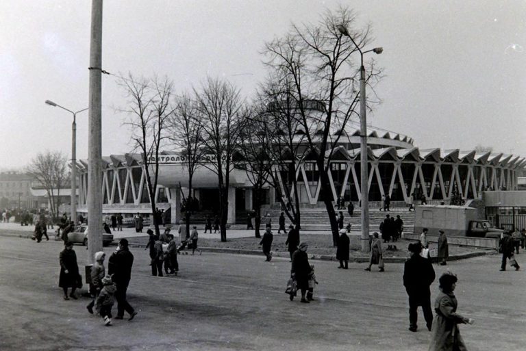 У мережі показали світлини центрального ринку Франківська зроблені на фотоплівку (ФОТО)