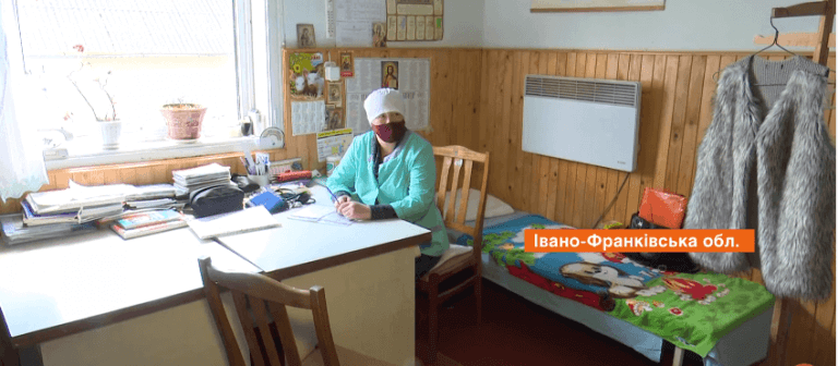 Один фельдшер на три тисячі жителів. Як рятують людей від Covid-19 в Карпатах (ВІДЕО)