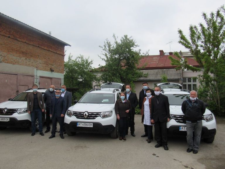 На Надвірнянщині амбулаторії отримали автомобіли та сучасне обладнання (ФОТО)