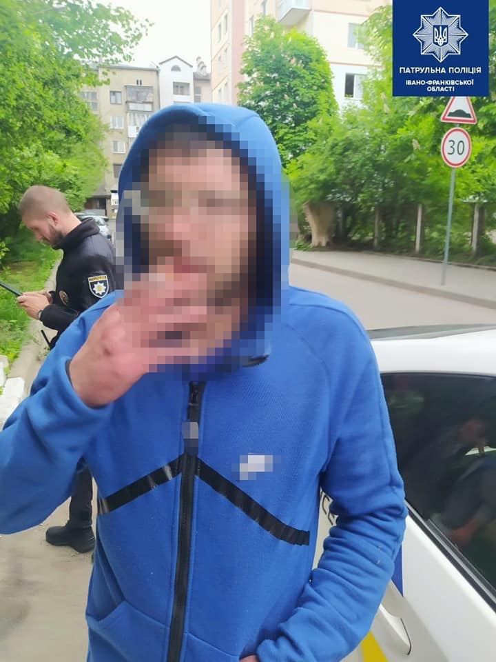 Двоє п’яних франківців пропонували патрульним хабаря: домовитися не вийшло (ФОТО)