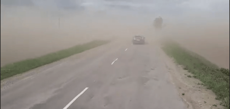 Дорогу на Коломию накрила пилова буря (ВІДЕО)