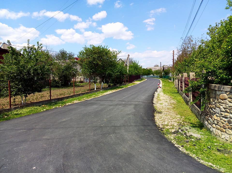 У Чернієві відремонтували центральну дорогу (ФОТО)
