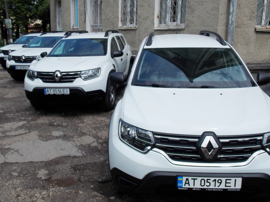 Амбулаторії Калуського району отримали нові автомобілі (ФОТО)