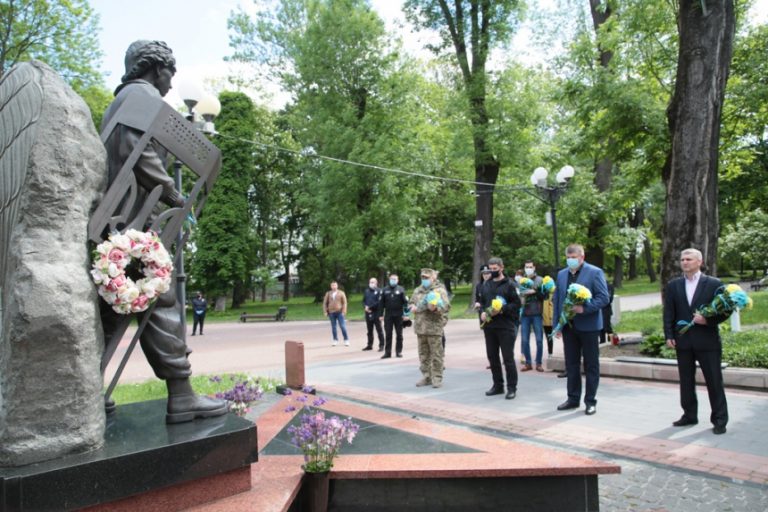 День Героїв: борців за волю України вшанували в Івано-Франківську (ФОТО)