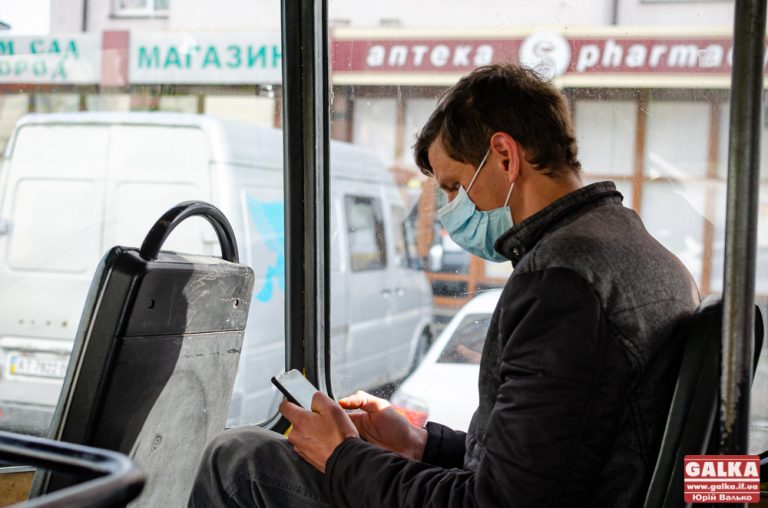 Медики закликають франківців не нехтувати масковим режимом
