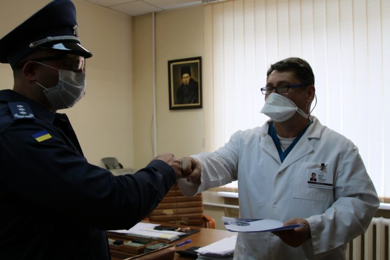Працівники прикарпатської судової охорони перерахували одноденну зарплату на допомогу для медиків
