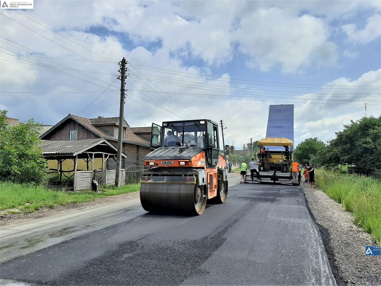 На Франківщині продовжують ремонтувати дорогу Галич-Сатанів (ФОТО)
