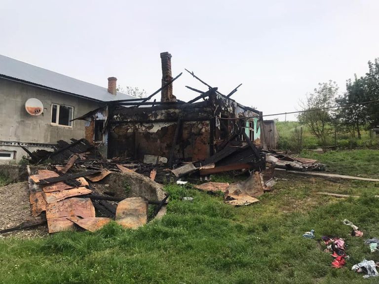 На Снятинщині чоловік спалив будинок коханої, бо перед тим посварилися (ФОТО)