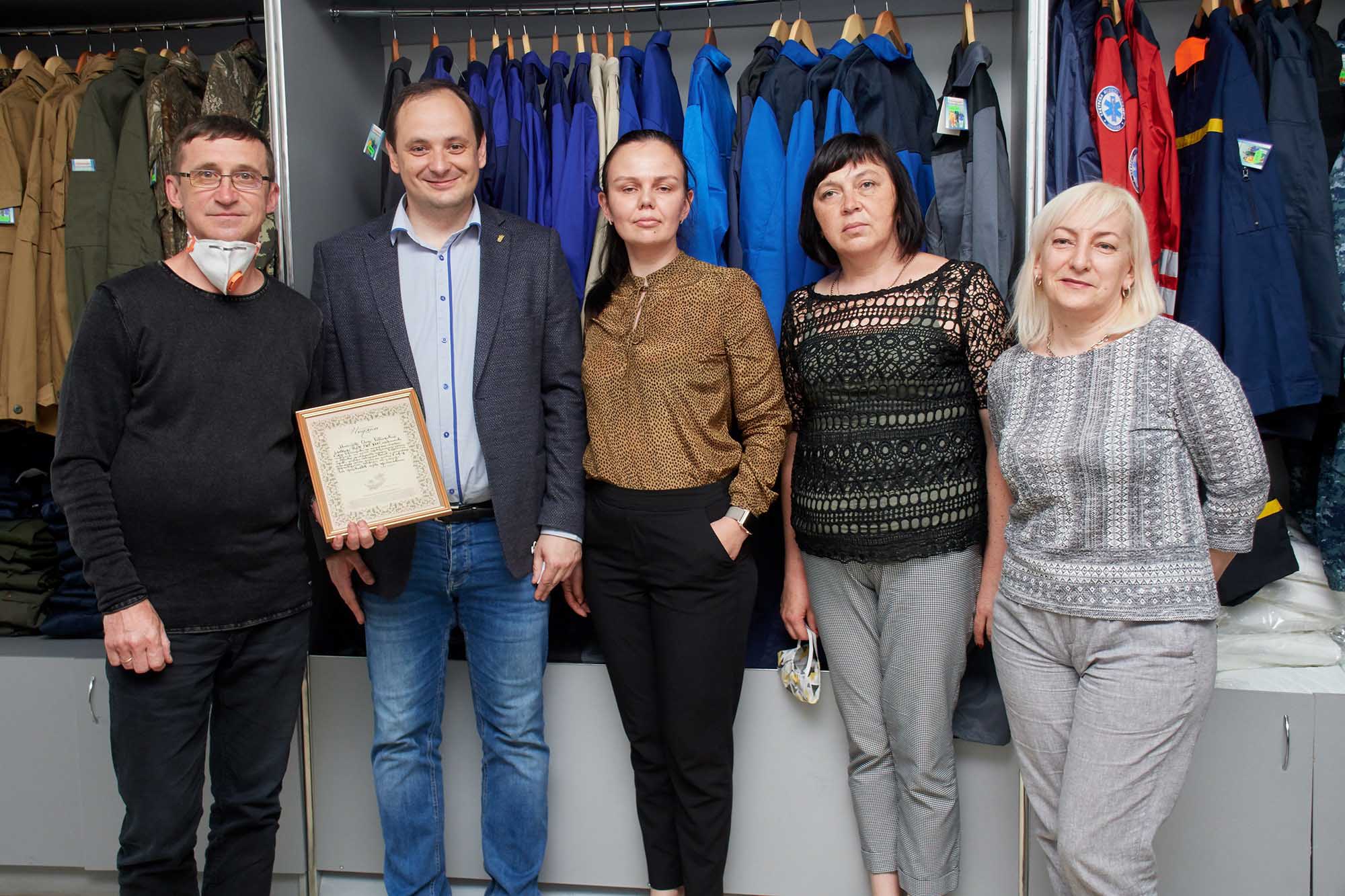 Мер міста подякував франківським фірмам, що шили захисні маски та костюми (ФОТО)