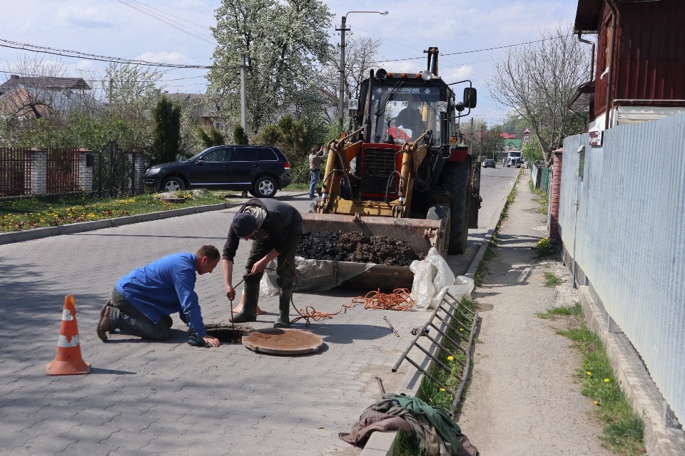 У Надвірній проведуть капремонт каналізаційних колодязів на 770 тисяч гривень (ФОТО)