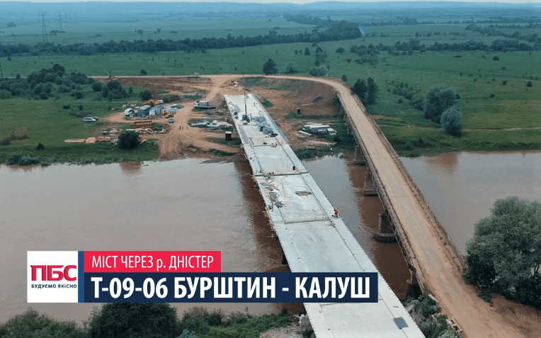 Перильне огородження монтують на мості біля села Сівка Войнилівська (ФОТО, ВІДЕО)