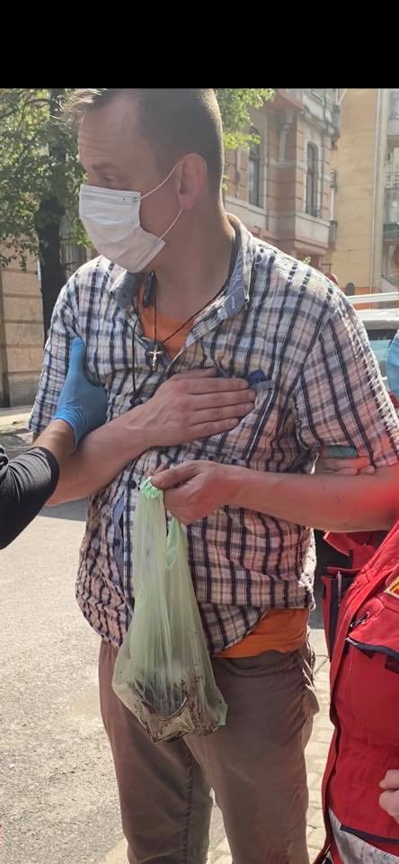 У центрі міста виявили непритомного невідомого чоловіка (ФОТО, ОНОВЛЕНО)