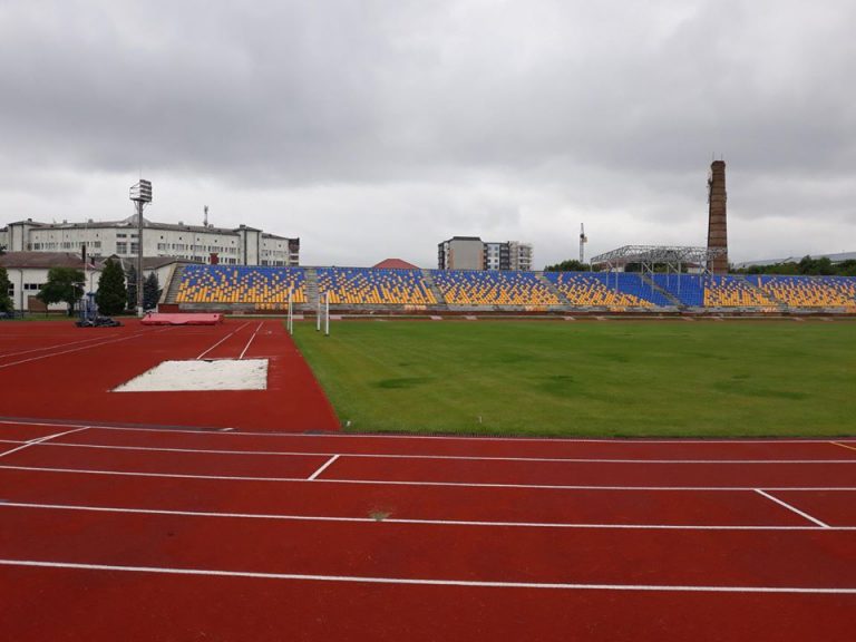 Франківський легкоатлетичний стадіон продовжують готувати до масштабних змагань (ФОТО)