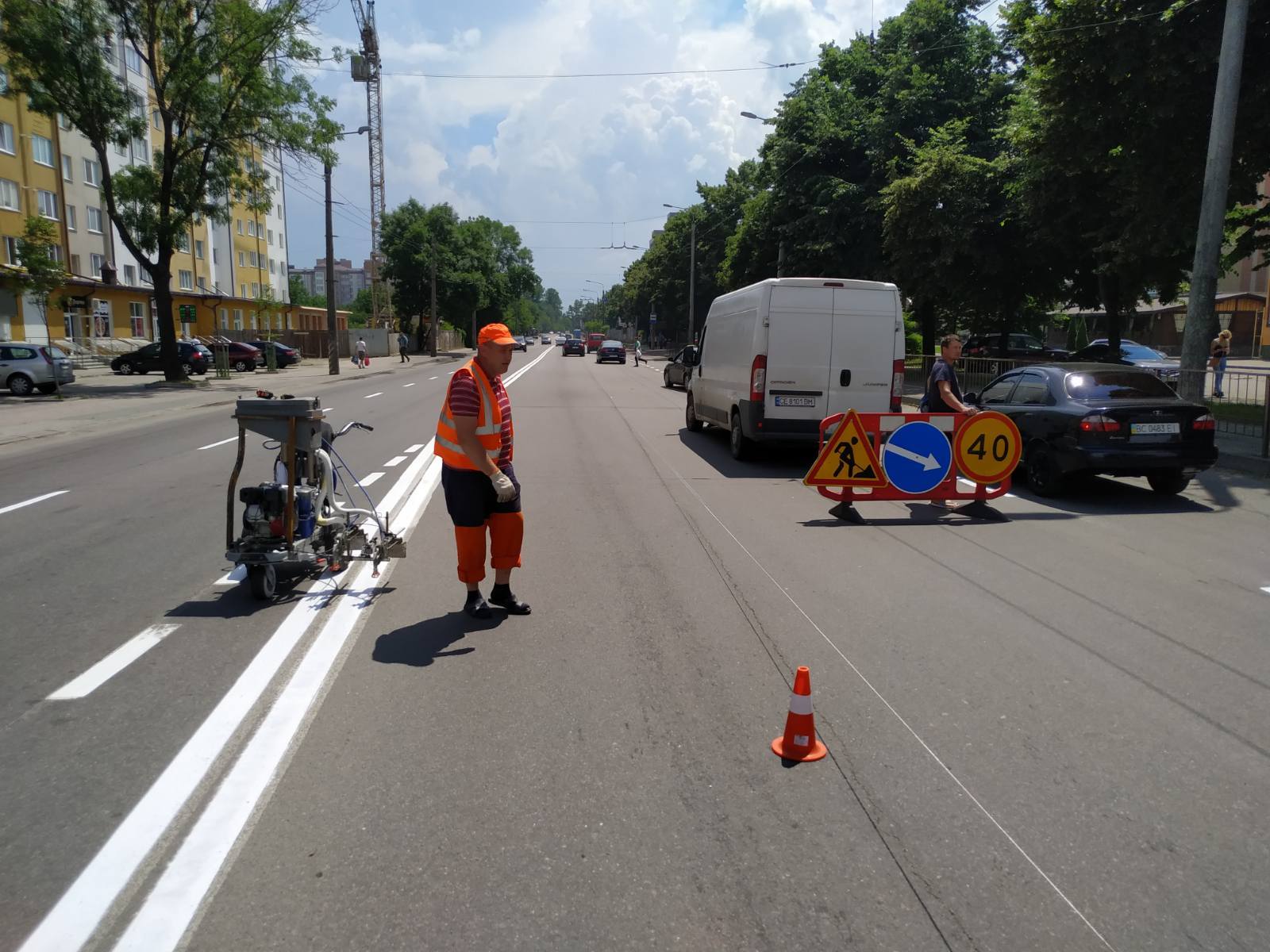 На кількох франківських вулицях оновили дорожню розмітку (ФОТО)