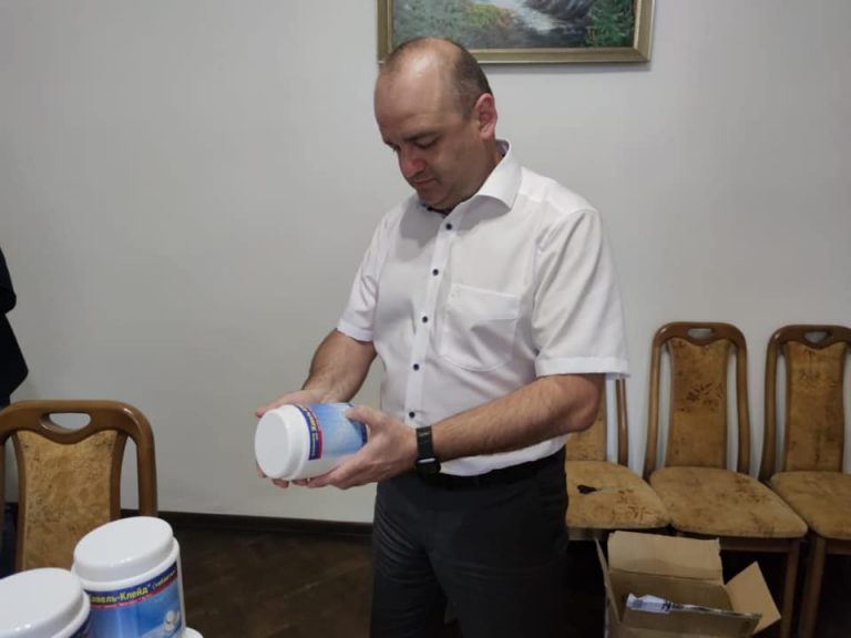 Три райони в області отримали від команди Прощука дезінфектори для криниць (ФОТО)