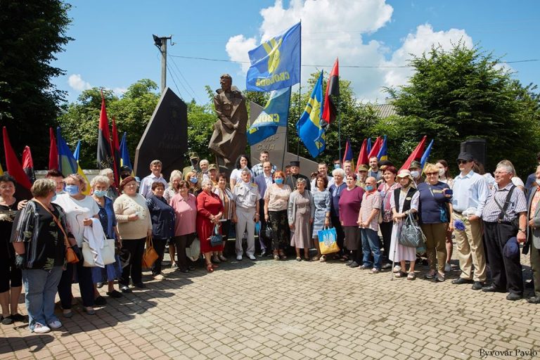Пам’ять Романа Шухевича вшанували в Івано-Франківську (ФОТО)
