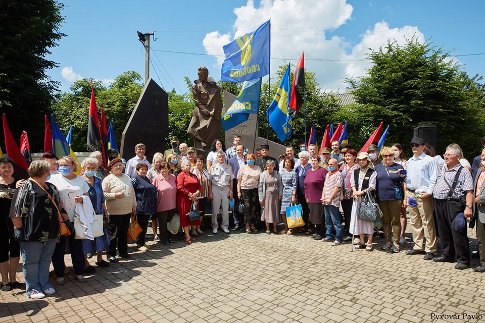 Пам’ять Романа Шухевича вшанували в Івано-Франківську (ФОТО)