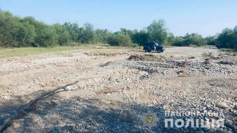 На Франківщині “на гарячому” спіймали добувачів гравію (ФОТО)