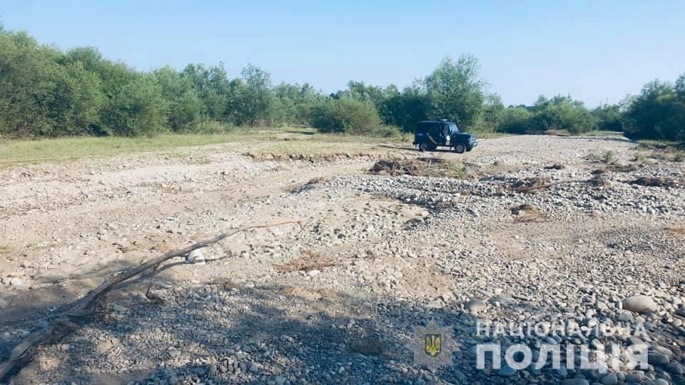 На Франківщині “на гарячому” спіймали добувачів гравію (ФОТО)